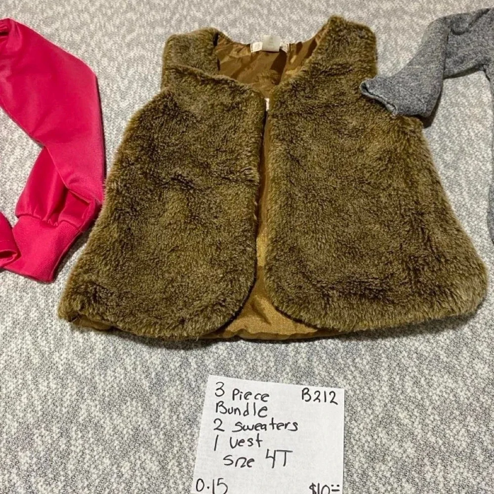 3 piece bundle 4T. SKU-B212